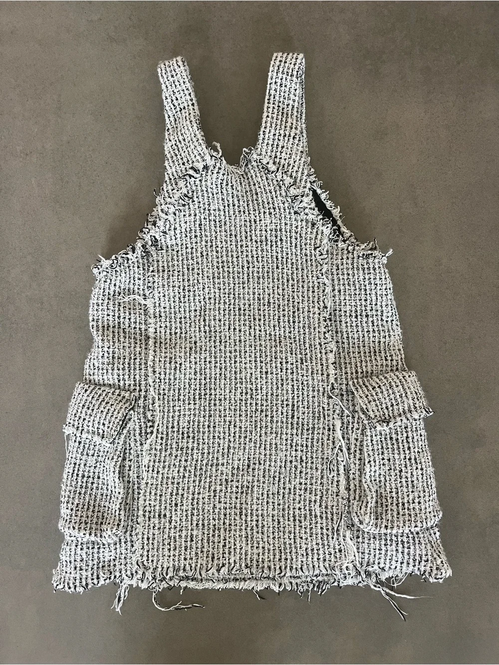 Zara - little girls white and Black Tweed Pinafore - Size 8